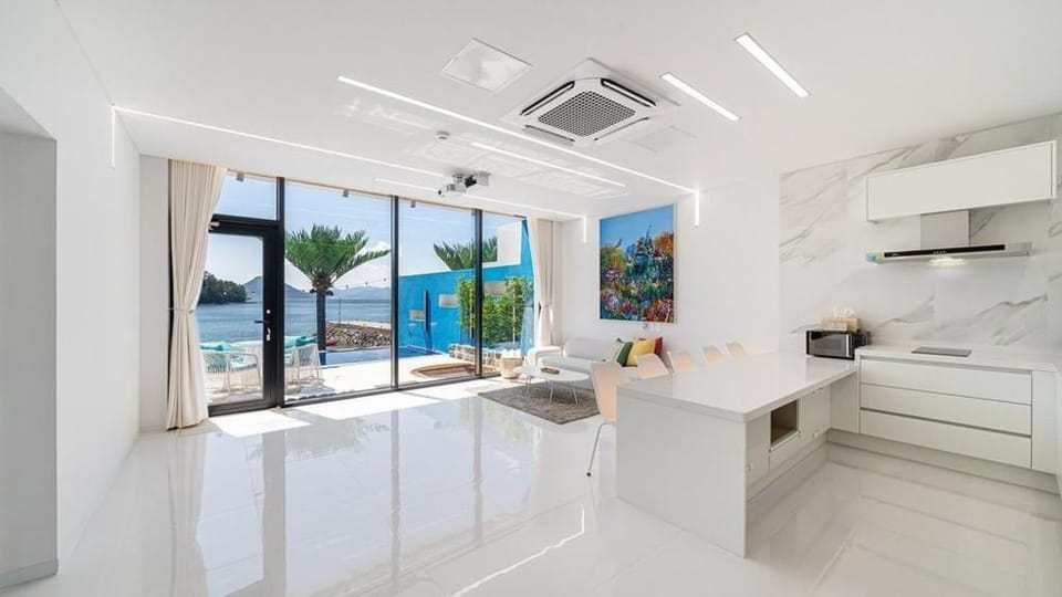 Geoje Santos Pool Villa Bed and Breakfast in South Korea