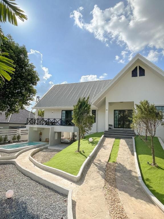 Compass North PoolVilla & BBQ in Chiangmai Villa in Thailand