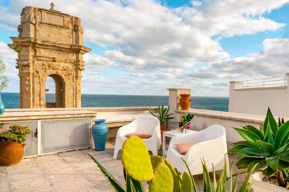 L'onda del Mare: Marina Seaview Panoramic Loft Apartment in Italy