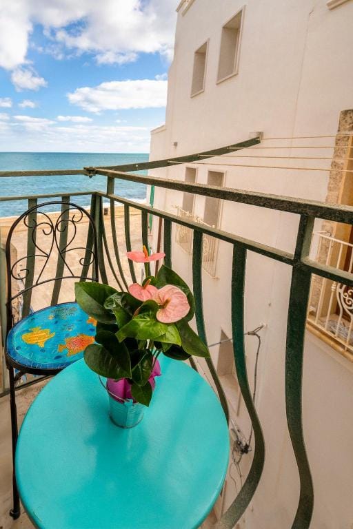 L'onda del Mare: Marina Seaview Panoramic Loft Apartment in Italy