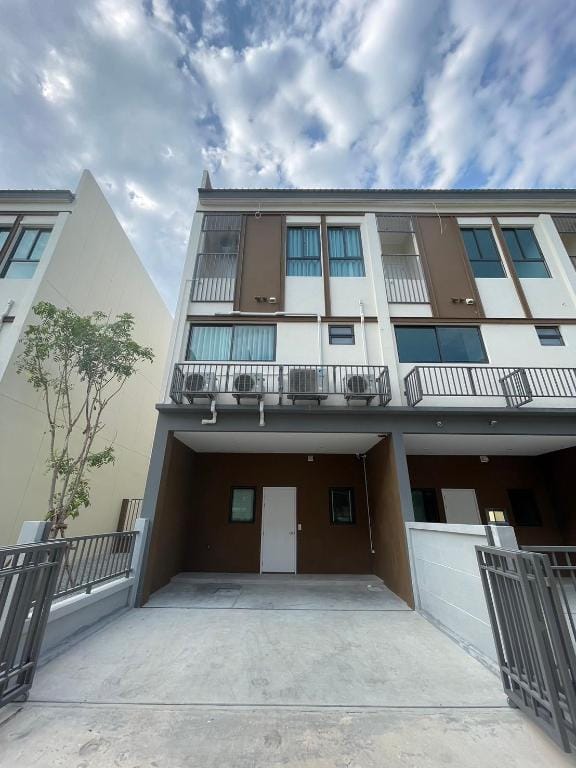 New Townhouse @Central Rayong Vacation rental in Rayong, Mueang Rayong District, Rayong, Thailand