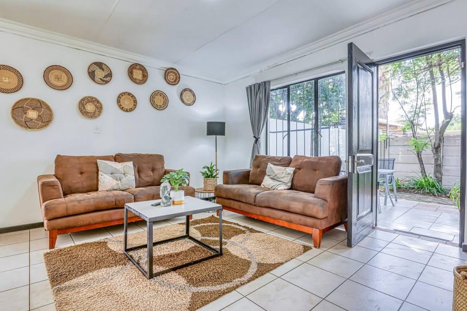 The Cottage-1 Bed-pool-bbq-fibre-solar-samrand Apartment in Pretoria