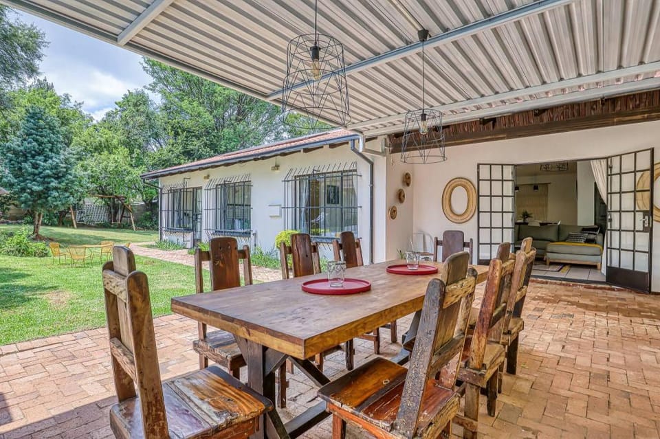 The Cottage-1 Bed-pool-bbq-fibre-solar-samrand Apartment in Pretoria