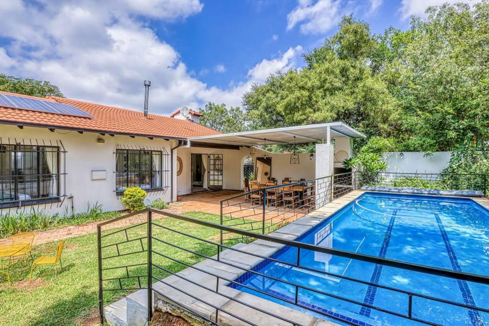 The Cottage-1 Bed-pool-bbq-fibre-solar-samrand Apartment in Pretoria