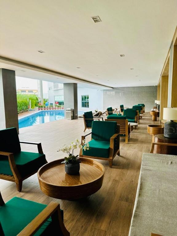 SMDC Lush unit w PS4, HBO, pools, garden, playarea Apartment in Makati