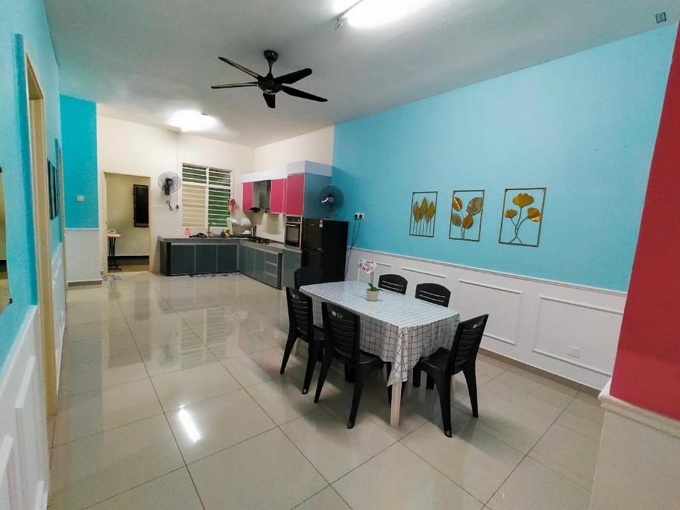 ZulFit Homestay Melaka FULLY AIRCOND + 4 ROOMS Vacation rental in Malacca