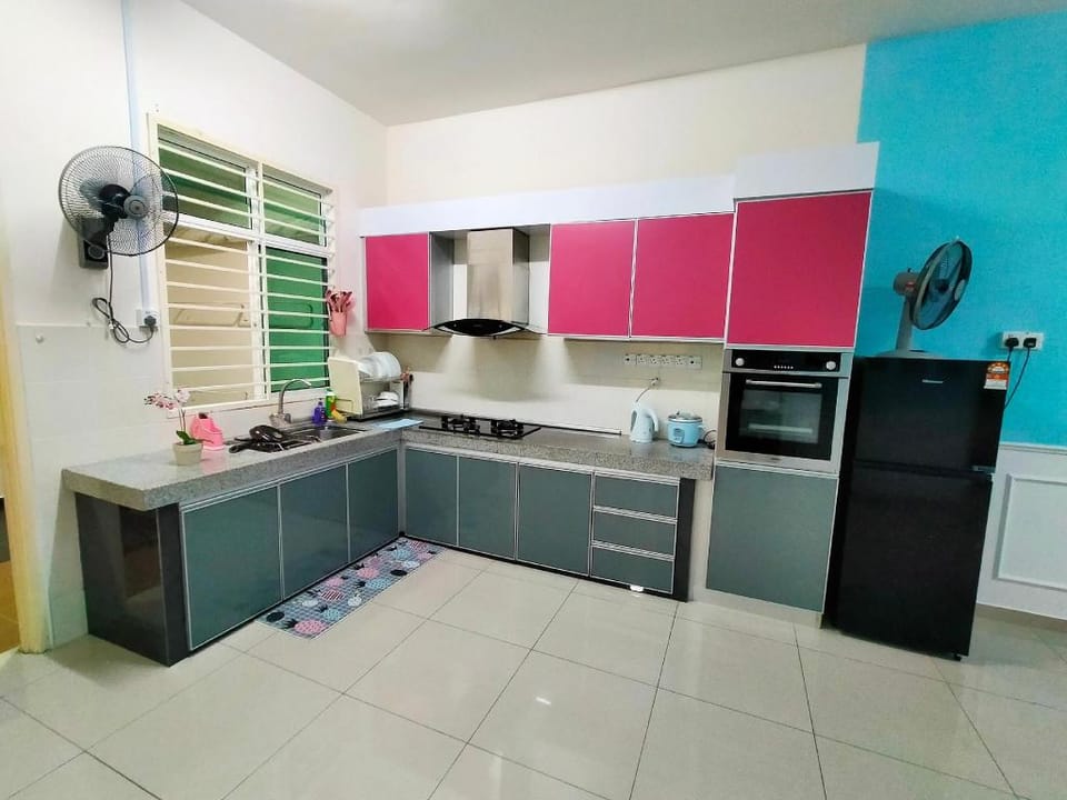 ZulFit Homestay Melaka FULLY AIRCOND + 4 ROOMS Vacation rental in Malacca