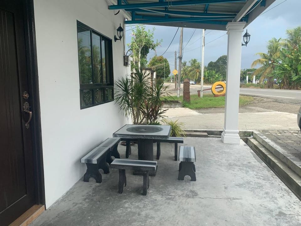 King's Pool Chalet - Parit Raja Vacation rental in Johor