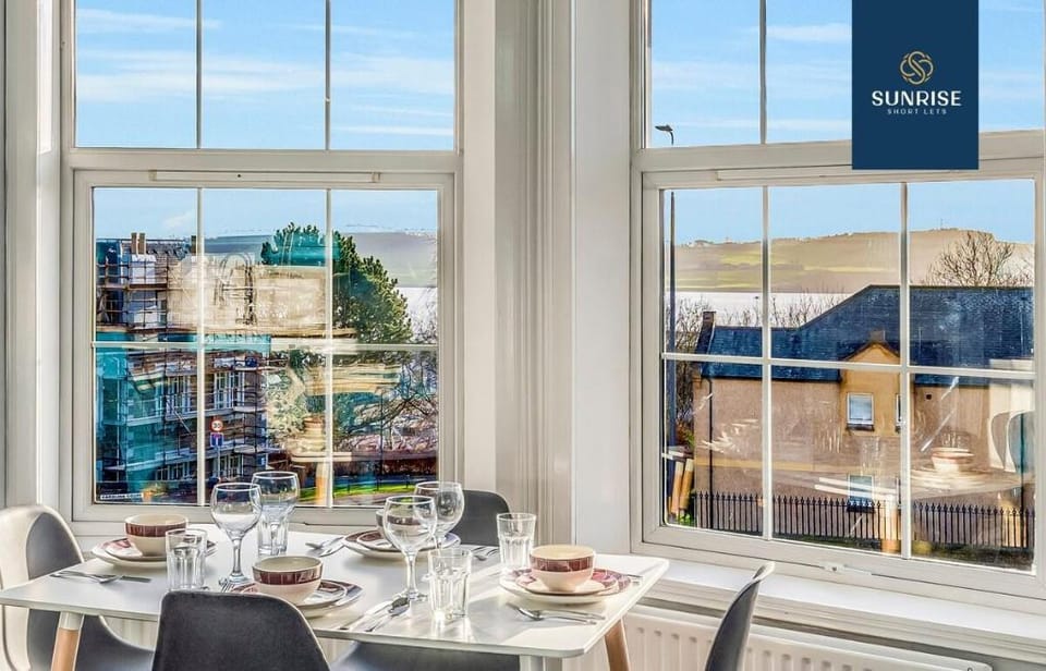 Scots-Corner | Free Parking | 4 Beds | Spacious Apartment in Dundee