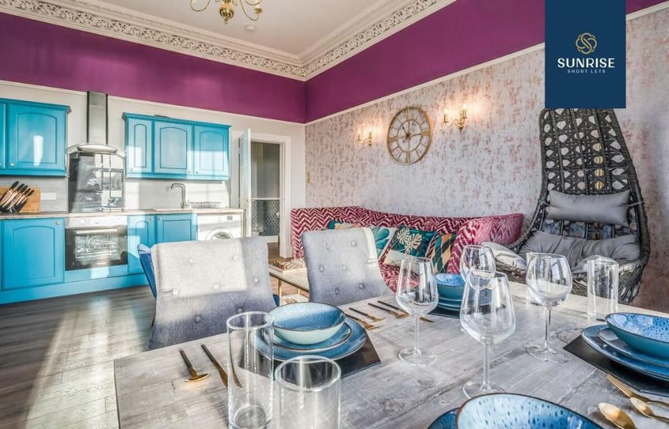 Bespoke | River Views | High-Spec | Free Parking Apartment in Dundee