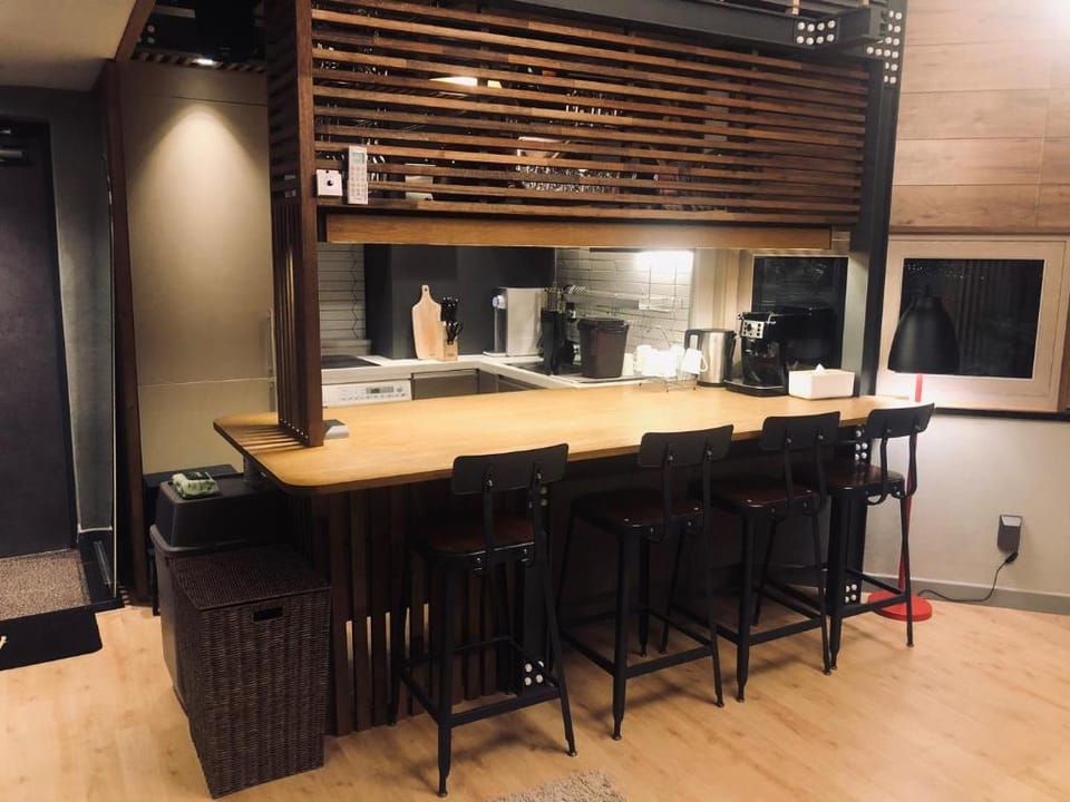 NEO, Neo / ⭐SALE ⭐ / Party Room, Twin Bed, Private Bedding Vacation rental in South Korea