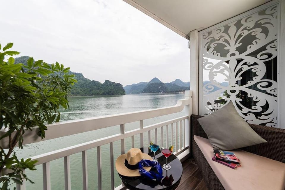 Du Thuyền 5 sao Verdure Lotus Apartment in Laos