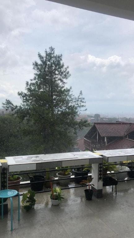 Schones Haus Private  Pool & Netflix by GroRental Vacation rental in Bandung