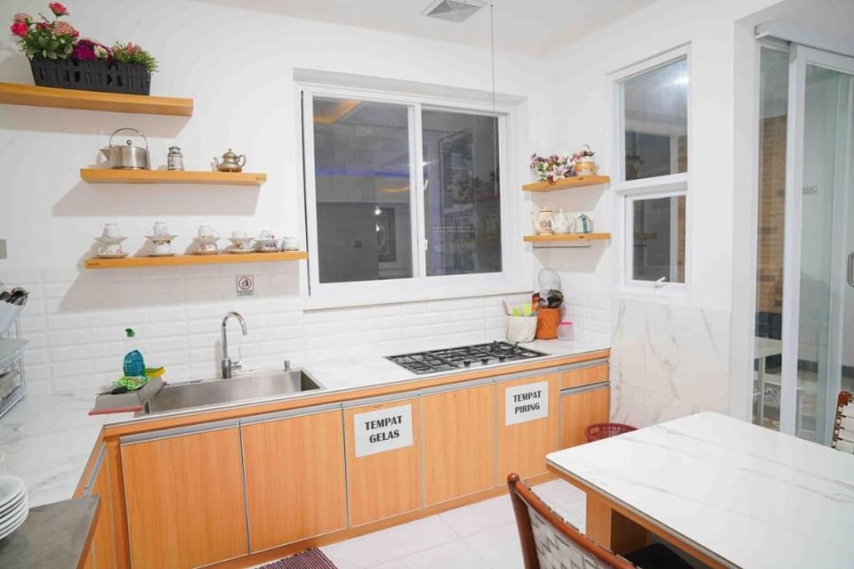 Schones Haus Private  Pool & Netflix by GroRental Vacation rental in Bandung
