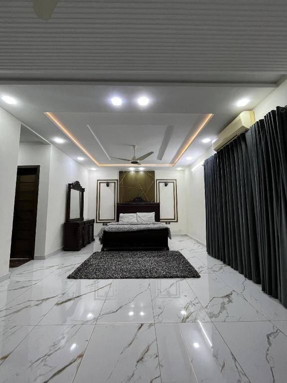 Villa Central Spacious Park View AC Ntflix TV Vacation rental in Islamabad