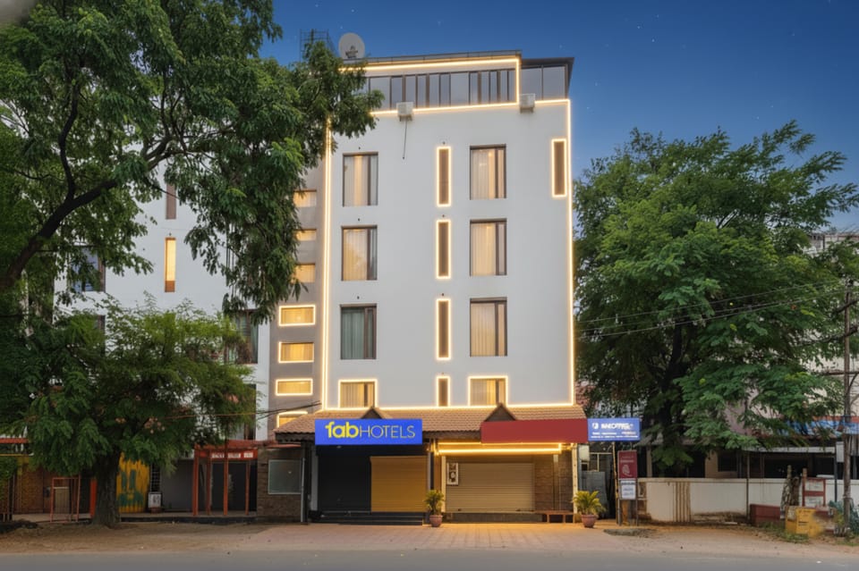 FabHotel WR Grand - Nr RENOVA Hospital, Banjara Hills Hotel in Hyderabad