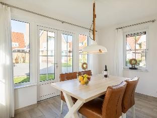 Luxurious stately villa with 2 bathrooms, 1km from the beach Villa in Koudekerke