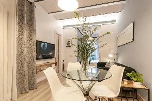 Benet Mercadé central / free Wifi  newly renovated Apartment in Barcelona