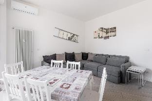 Charming Mazzini Apartment by Wonderful Italy Apartment in Bologna