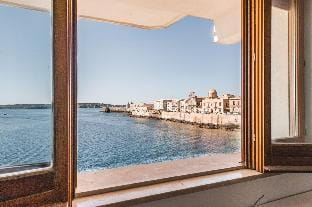 Una Finestra Su Cala Rossa by Wonderful Italy Apartment in Syracuse