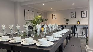 The Cheshire Gathering - Hot Tub | 8 Bedroom Apartment in England