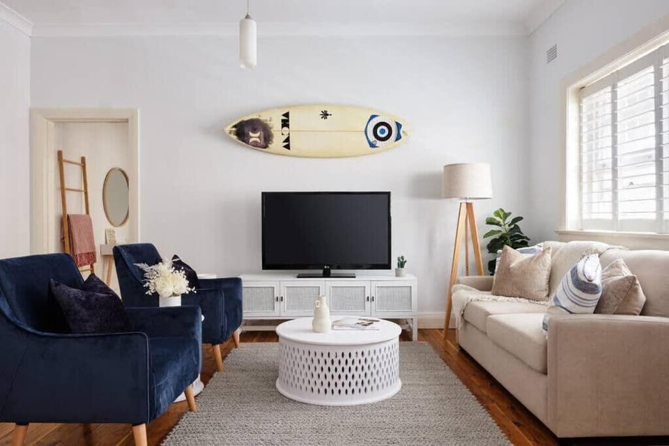 Edward Escape - New Listing | Short Walk to Beach Apartment in Sydney