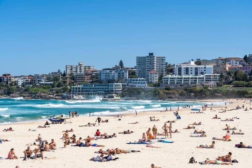 Edward Escape - New Listing | Short Walk to Beach Apartment in Sydney