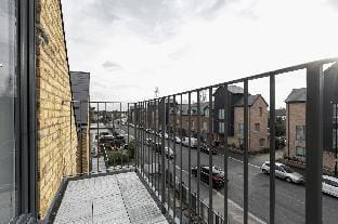 Skyvillion -vineyard Court- Enfield 1bed Wbalcony Apartment in Enfield