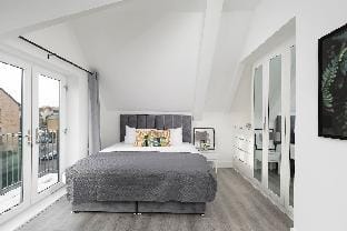 Skyvillion -vineyard Court- Enfield 1bed Wbalcony Apartment in Enfield