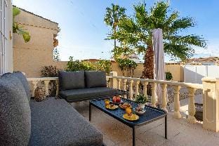 Beautiful and cozy Villa with private pool in urb. San Luis, El Chaparral, Torre Chalet in Vega Baja del Segura