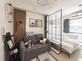 Ultra-Modern 1BR in Shore 2 Res Steps from MOA 5X9 Apartment in Pasay