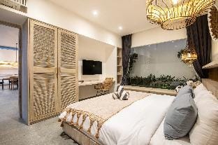 Villa White  . Chic 4 Bedroom 400m to the Beach Villa in North Kuta