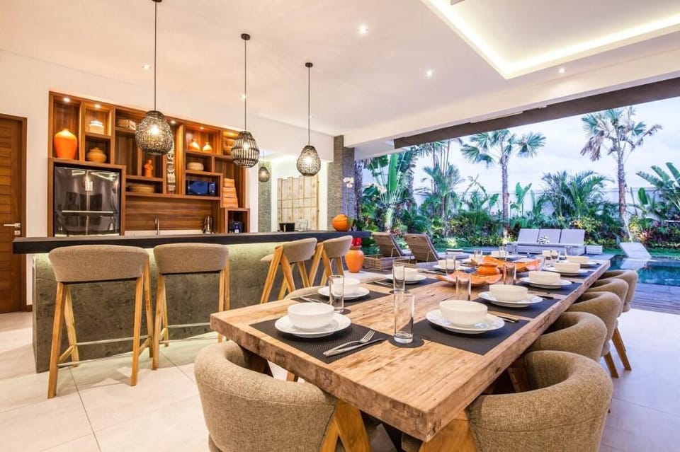 VILLA SA 15  Stunning 6 BR Villa 400m to Beach Villa in North Kuta