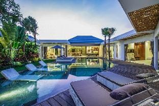 Sanori 6 Luxurious 6 Br in Canggu400mtoFinns Beach Villa in North Kuta