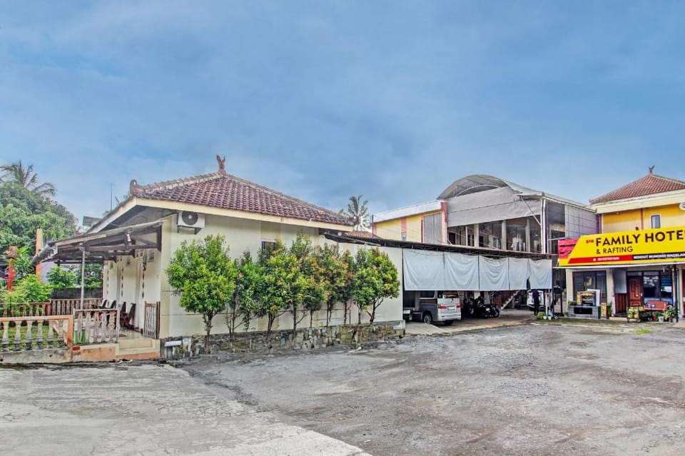 OYO 93660 New Family Hotel Syariah Hotel in Special Region of Yogyakarta