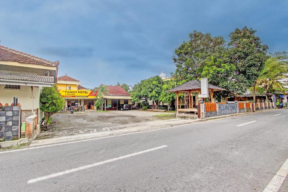 OYO 93660 New Family Hotel Syariah Hotel in Special Region of Yogyakarta