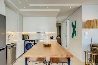 Beautiful Apartment with Mountain Views (404 on N) Vacation rental in Cape Town