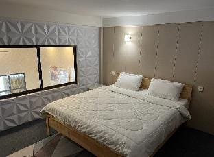 White House Guesthouse  Apartment in Phnom Penh Province
