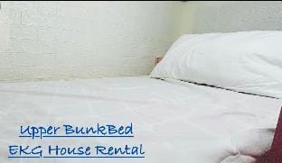 UPPER BEDBUNK for FEMALE (Shared Room) Apartment in Makati