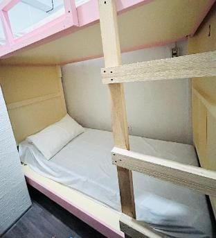 UPPER BEDBUNK (MALE) @ EKG MANILA House Rental Apartment in Makati