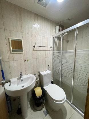 Short-stay  Condo Near St Lukes and US Embassy Vacation rental in Manila City