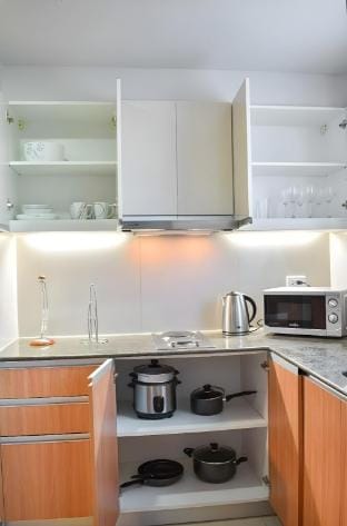 Mactan Newtown 2 BR w/ 4 beds +Pool access Vacation rental in Lapu-Lapu City
