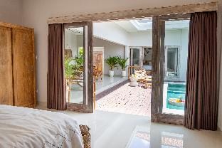 Sunterra CANGGU- 3BDR  with Private Pool +Rooftop Villa in North Kuta