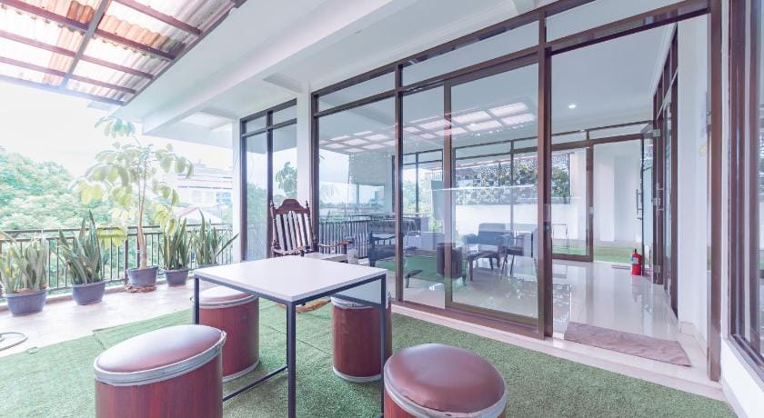 RedDoorz near Kiara Artha Park Hotel in Bandung