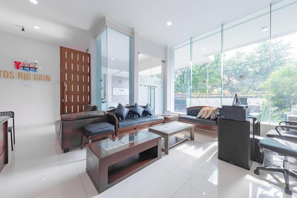RedDoorz near Kiara Artha Park Hotel in Bandung