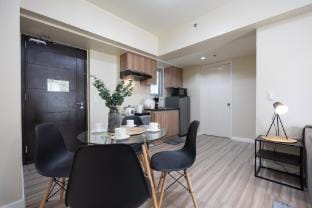 Designer 1BR Condo in Cebu IT Park with Fast WiFi Apartment in Lapu-Lapu City