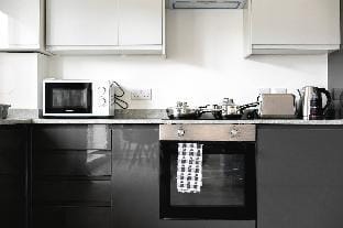 Skyvillion -vineyard Court- Enfield 1bed With Balcony Apartment in Enfield