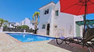PER - Sunny Bay Villa Villa in Paralimni