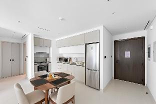 Silkhaus Marina View |New Tower with Private Beach Apartment in Dubai