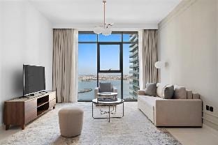 Silkhaus Sunset & Harbor View |Tower Private Beach Apartment in Dubai